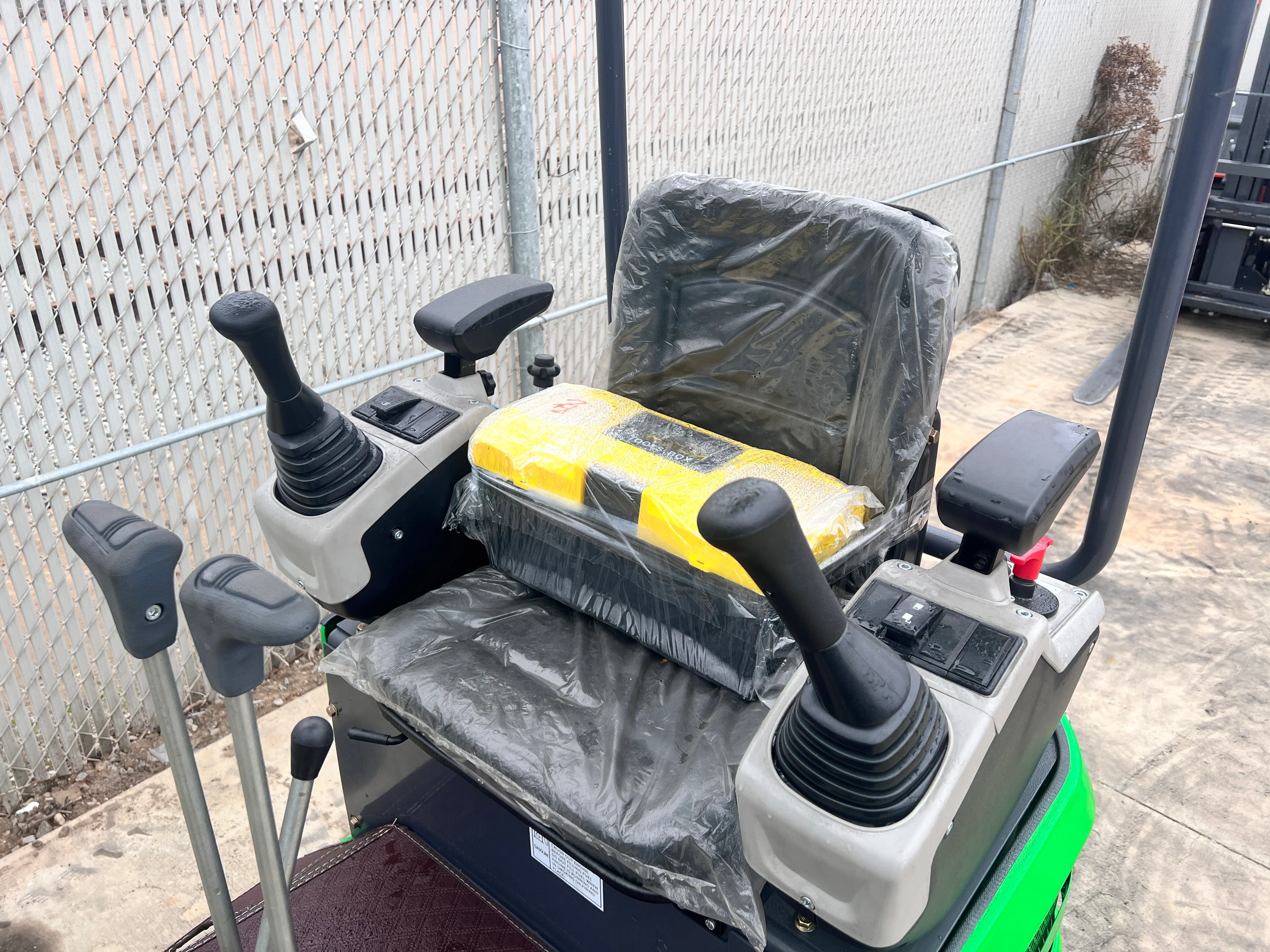 1 Ton, B&S Engine Mini Excavator w/ Hydraulic Thumb & Swing Boom | KX12-CB - Image 4
