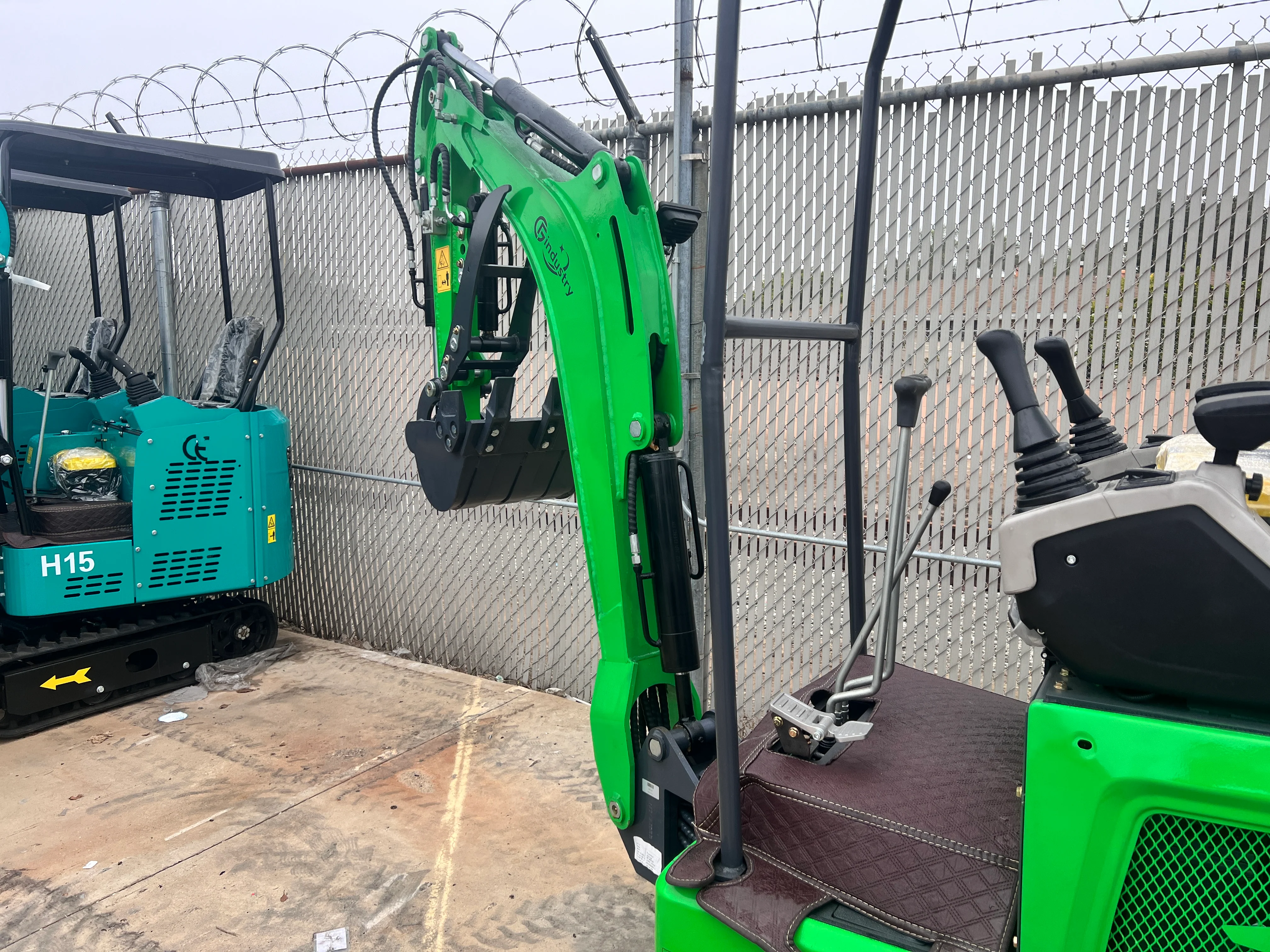 1 Ton, B&S Engine Mini Excavator w/ Hydraulic Thumb & Swing Boom | KX12-CB - Image 5
