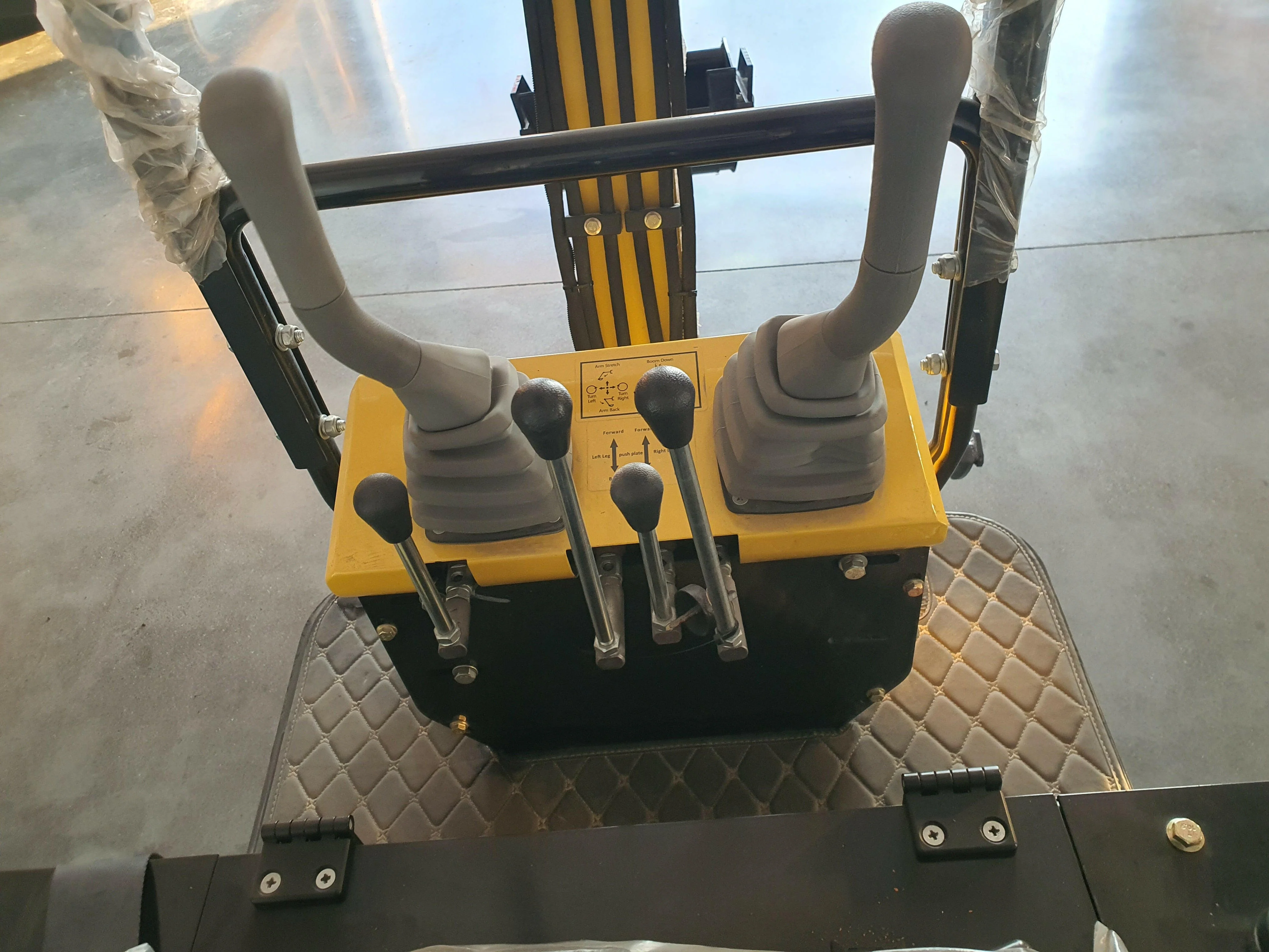 1 Ton, 13.5 HP Gasoline Engine (B&S) Mini Excavator | AGT-H12 - Image 11