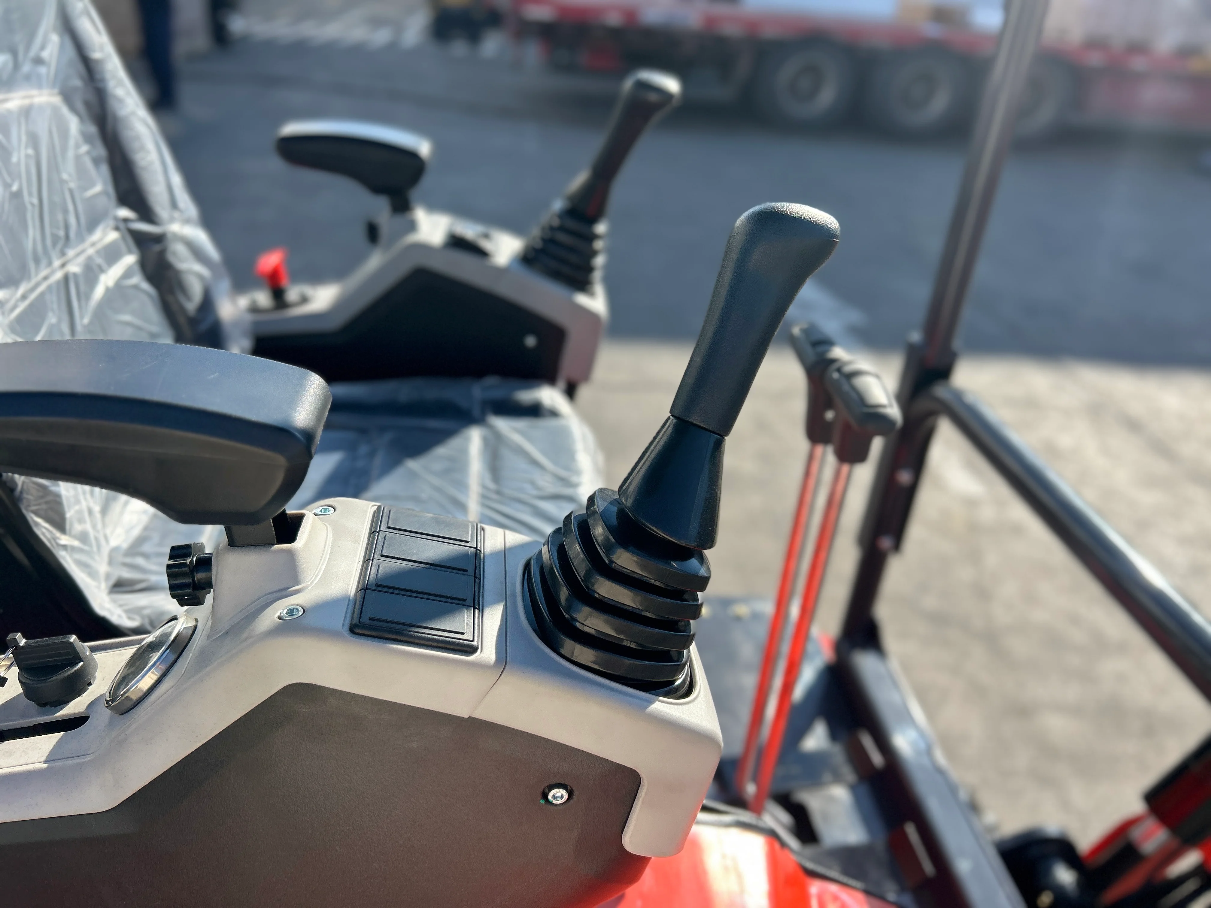 1 Ton, RATO Engine Mini Excavator | QK20R - Image 9