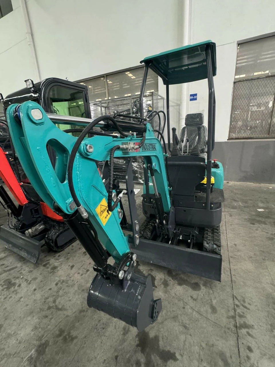 1 Ton, RATO Mini Small Excavator w/ Hydraulic Thumb | AGT-KH16R - Image 6