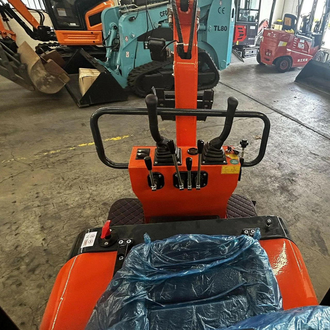 1 Ton, B&S Engine Mini Excavator | AGT-L12 - Image 10