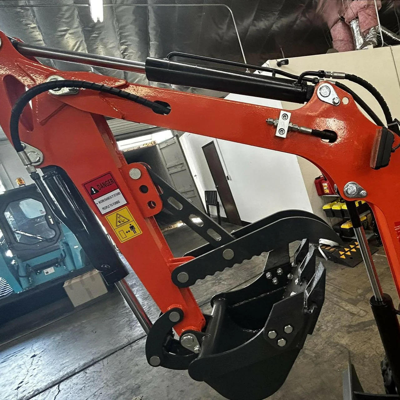 1 Ton, B&S Engine Mini Excavator | AGT-L12 - Image 9