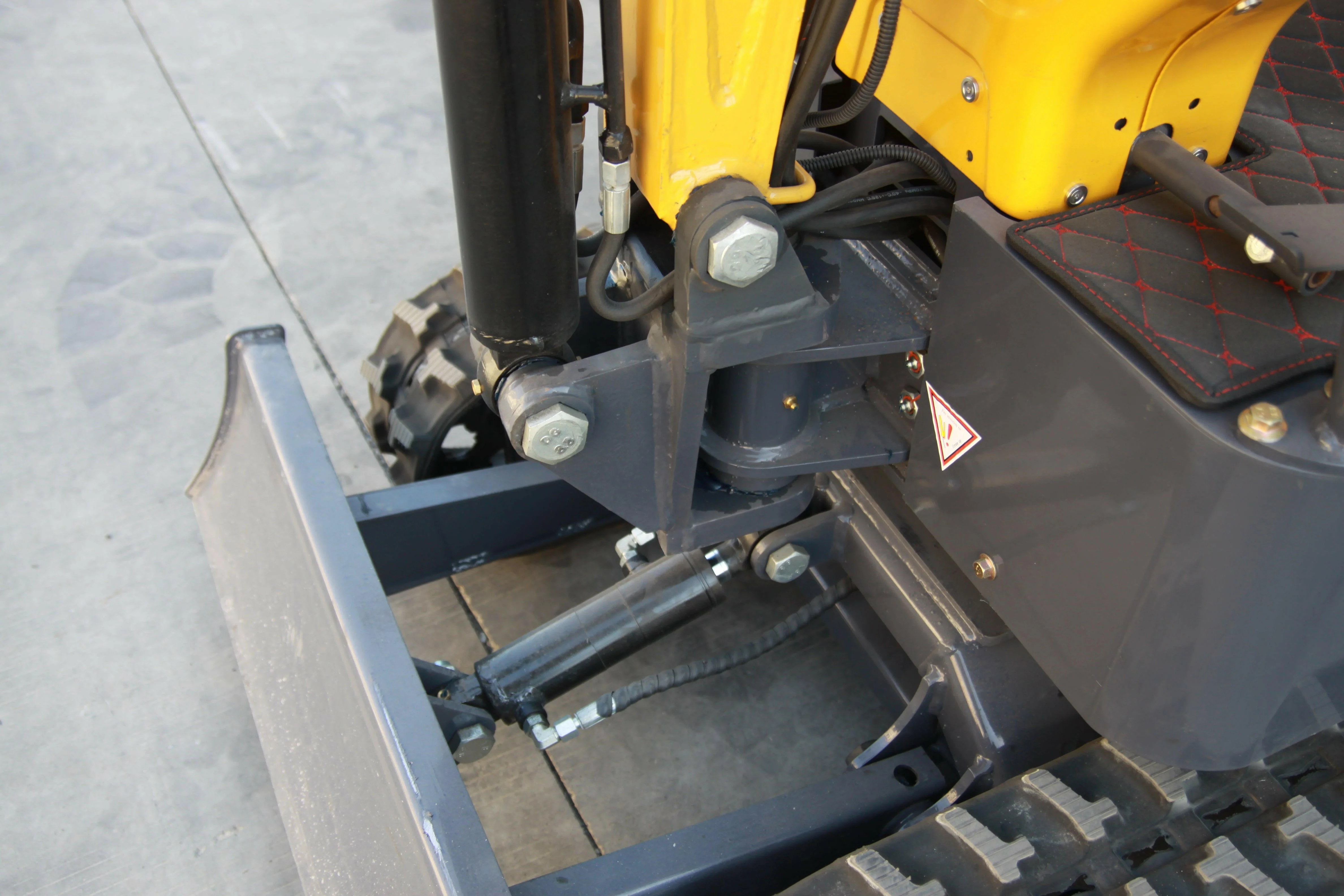 1 Ton, 13.5 HP Gasoline Engine (B&S) Mini Excavator w/ Hydraulic Thumb & Side Swing Boom | AGT-DM12-C - Image 12