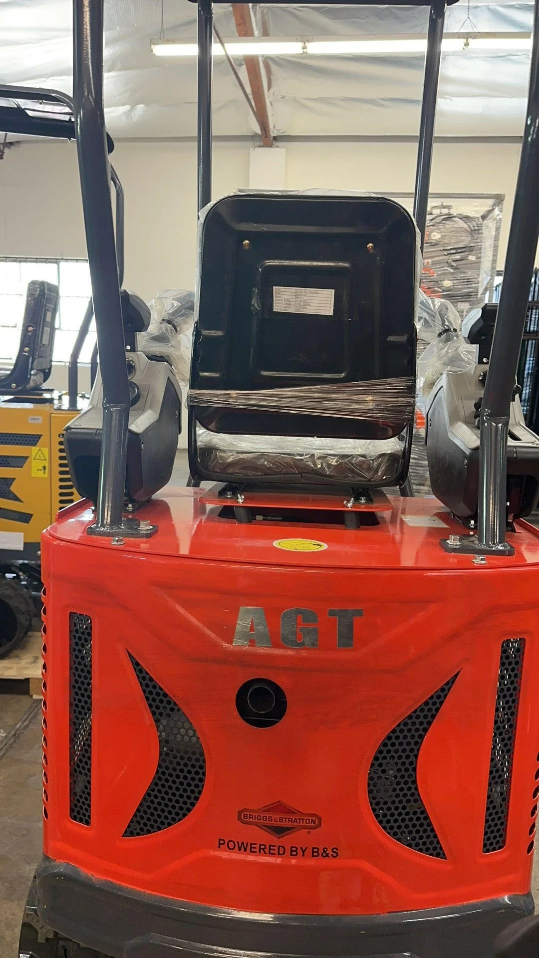 1 Ton, Upgraded Mini Excavator w/ Pilot Control & Swing Boom & Hydraulic Thumb | AGT-DM12X-C - Image 5