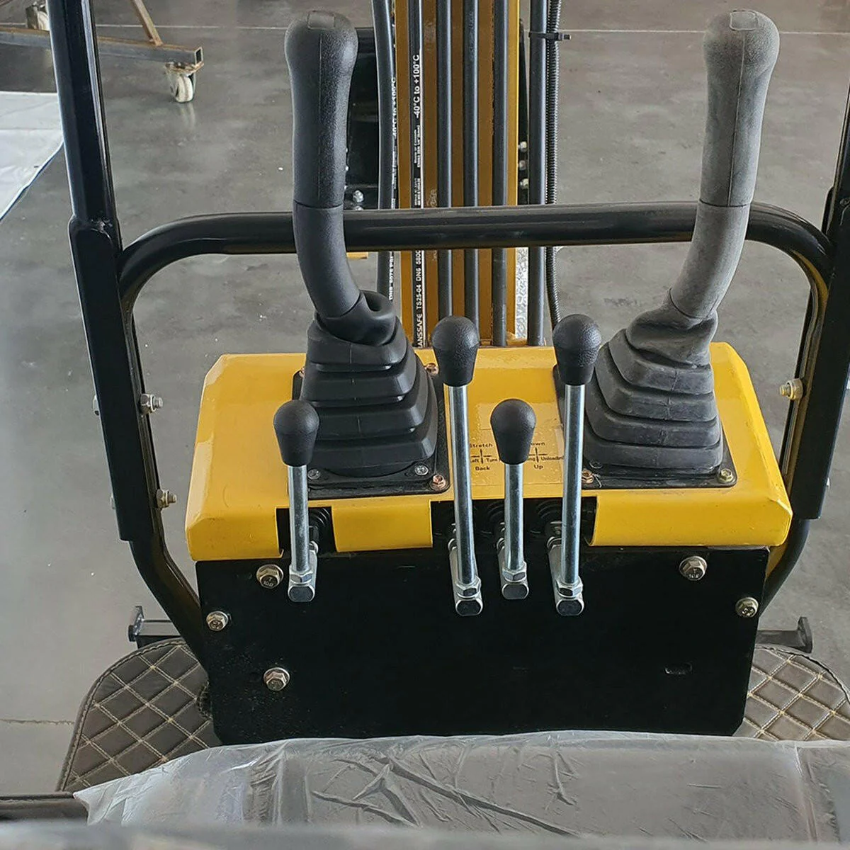 1 Ton, B&S Engine Mini Excavator | AGT-QH12 - Image 6