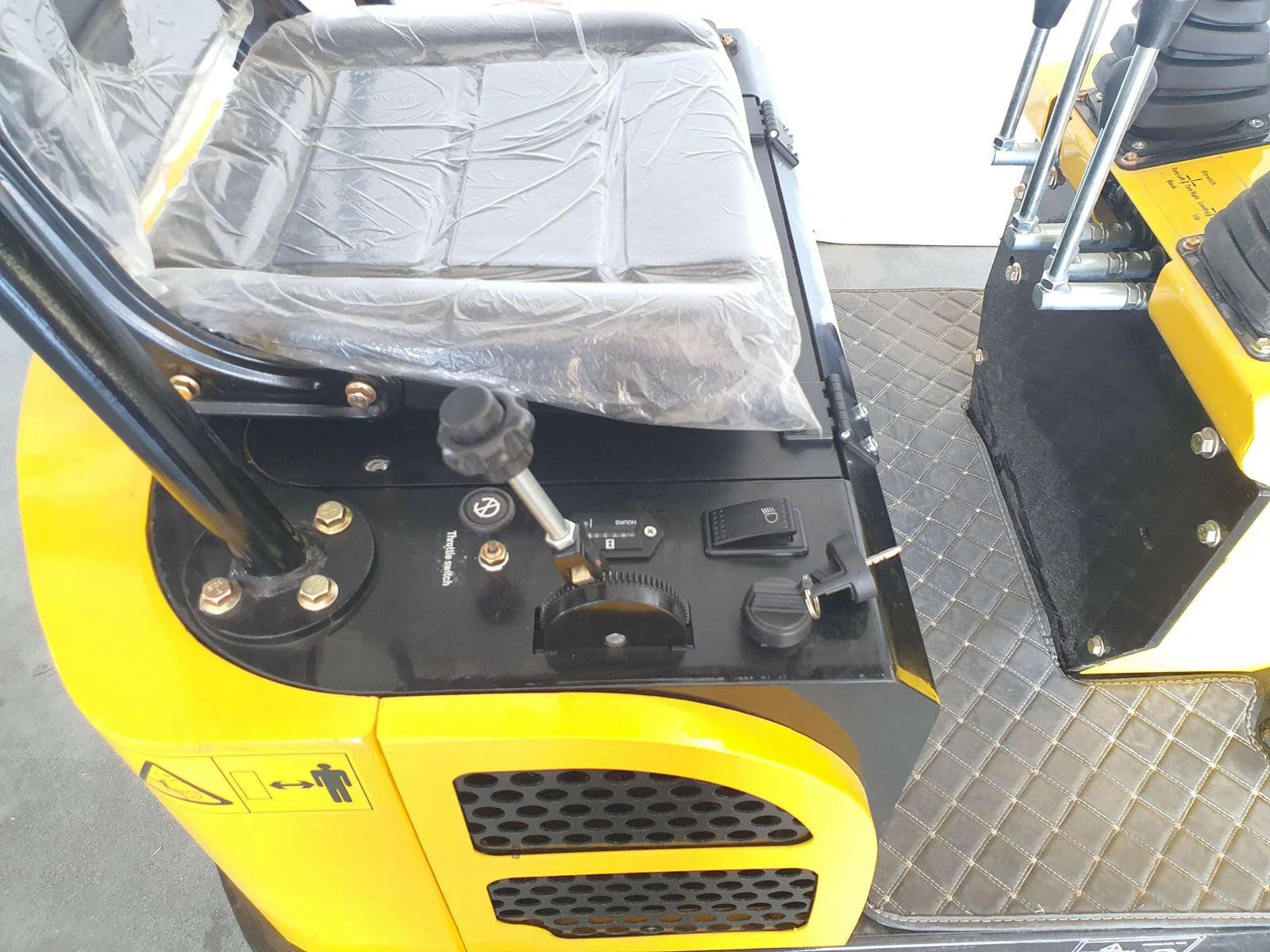 1 Ton, B&S Engine Mini Excavator | AGT-QH12 - Image 8