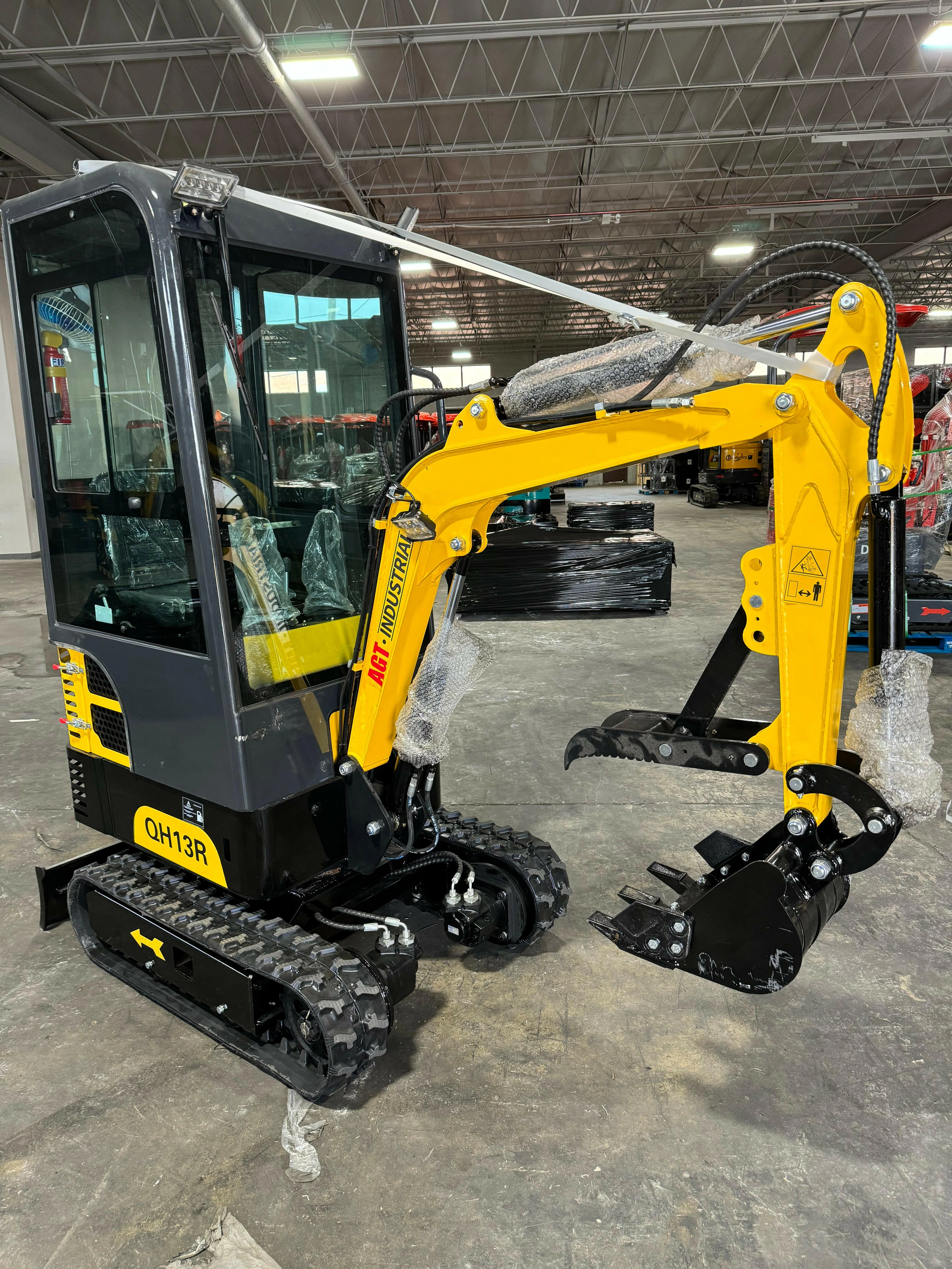 1 Ton, R420D Gasoline Mini Excavator w/ Enclosed Cab | QH13R - Image 4