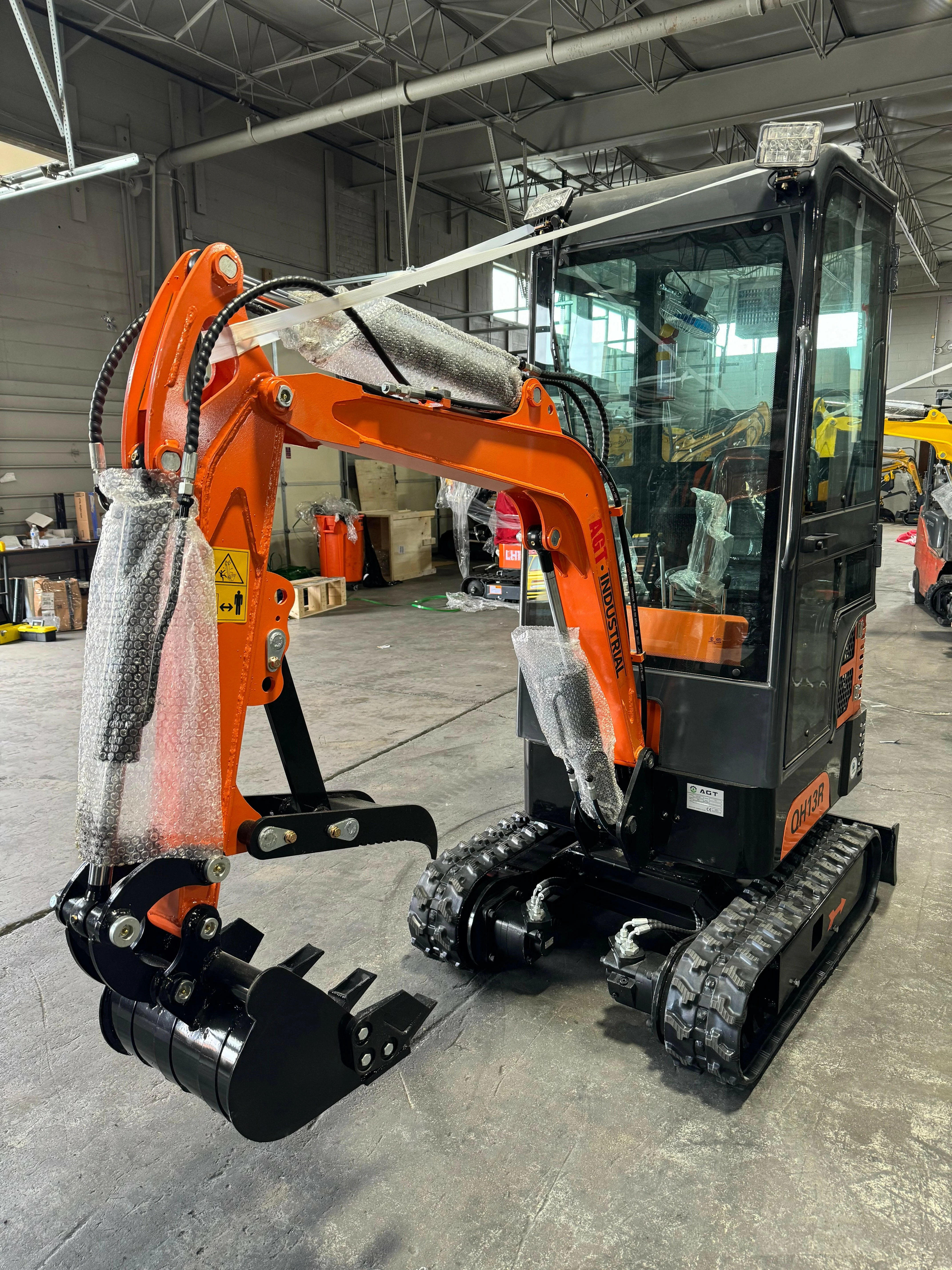 1 Ton, R420D Gasoline Mini Excavator w/ Enclosed Cab | QH13R - Image 7