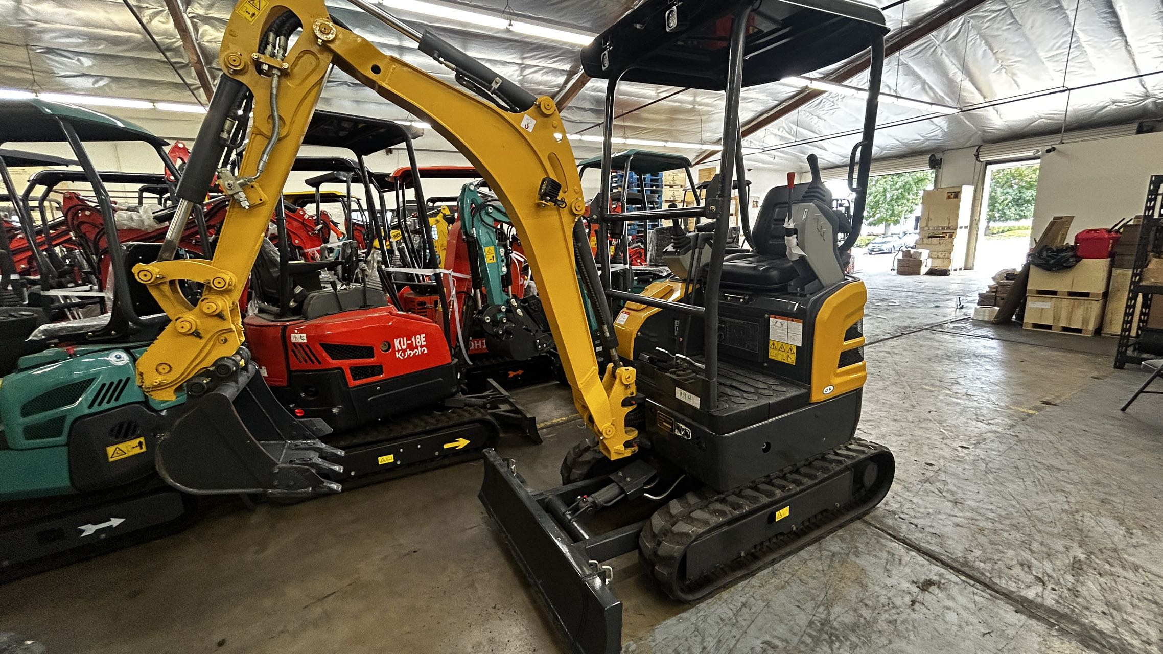 1.8 Ton, Kubota Diesel Engine Mini Excavator | AGT-SE17SR - Image 3