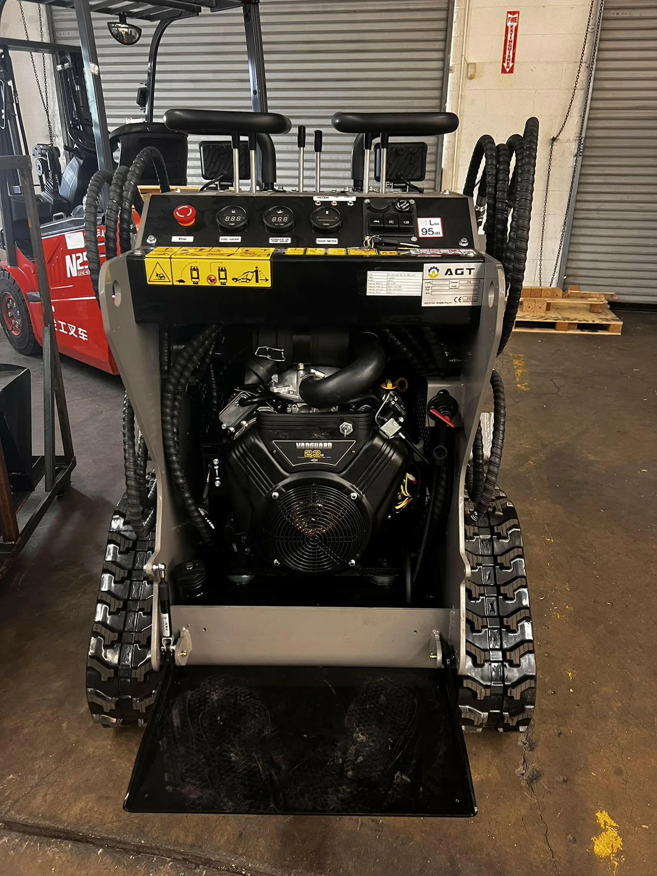 1 Ton, Mini Stand On Skid Loading Mini Crawler | CBT23 - Image 11