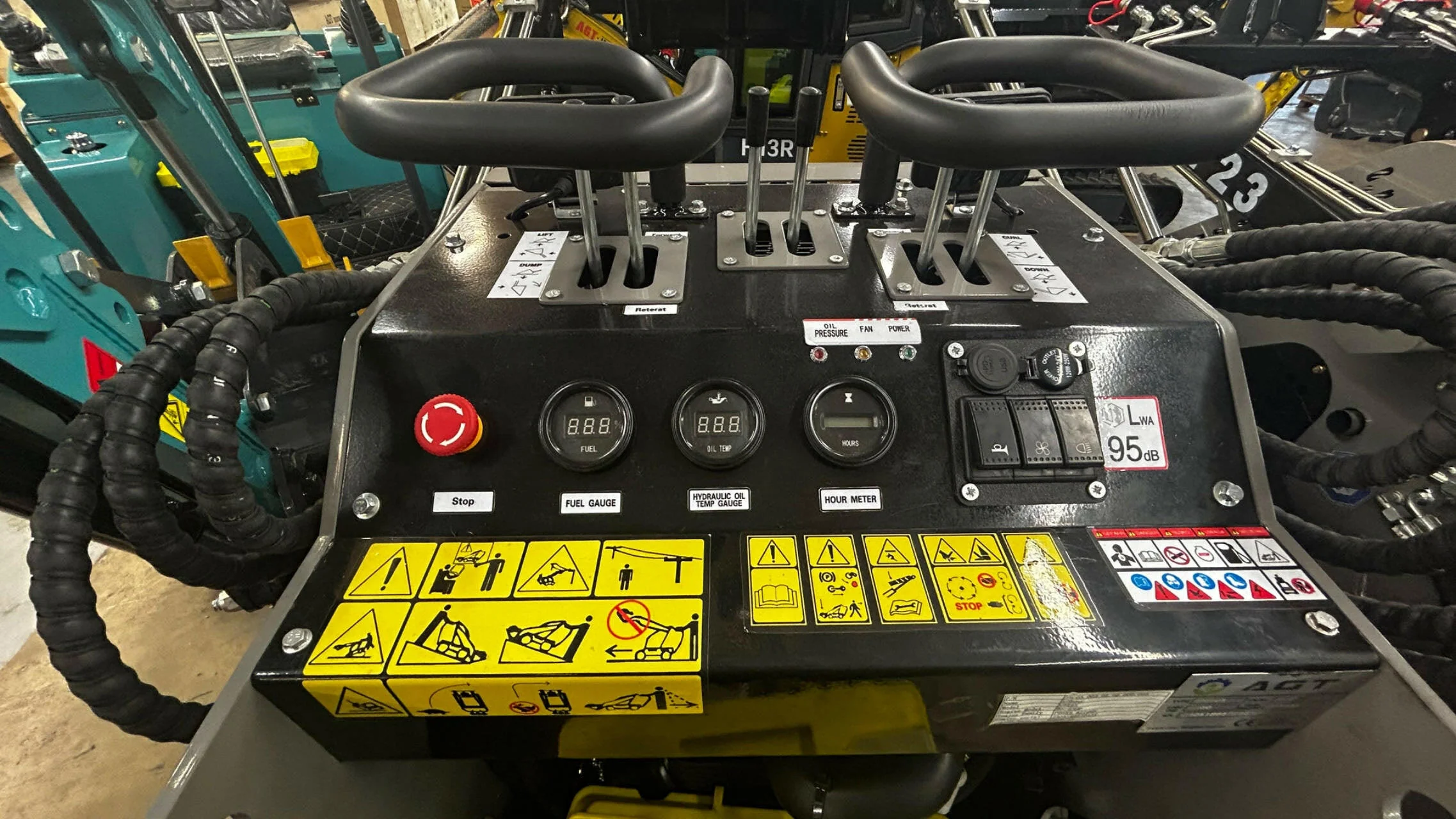 1 Ton, Mini Stand On Skid Loading Mini Crawler | CBT23 - Image 5