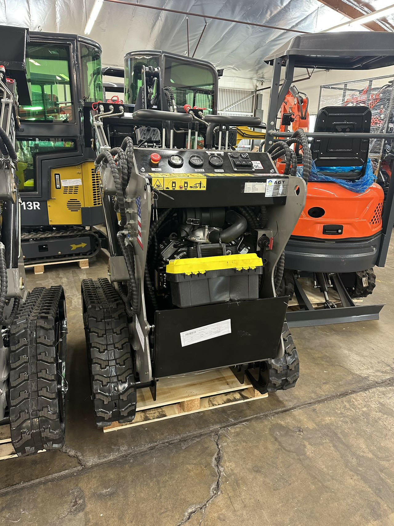 1 Ton, Mini Stand On Skid Loading Mini Crawler | CBT23 - Image 9