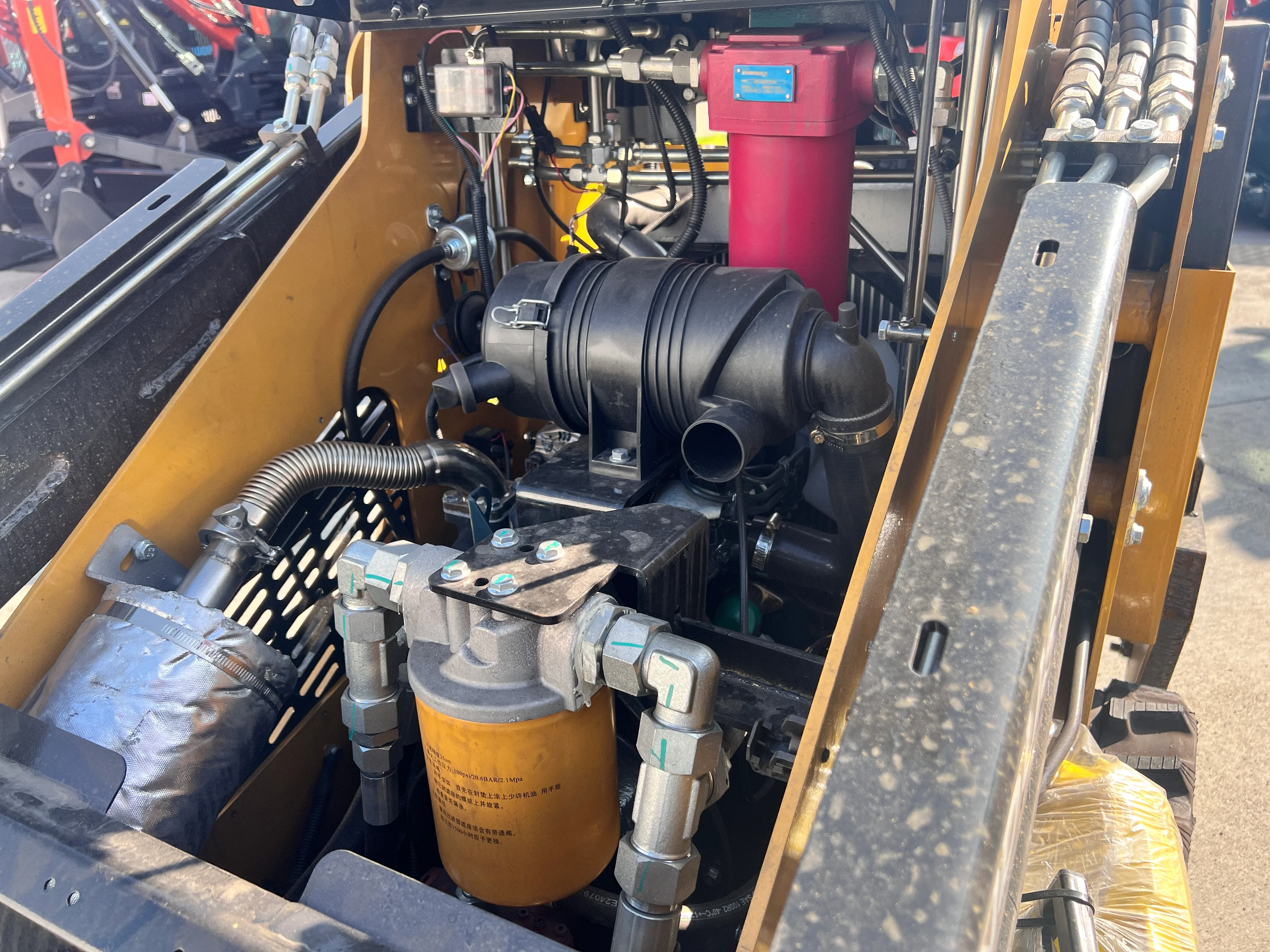 1.4 Ton, Kubota Diesel Engine 27HP Mini Skid Steer | KKT27 - Image 9