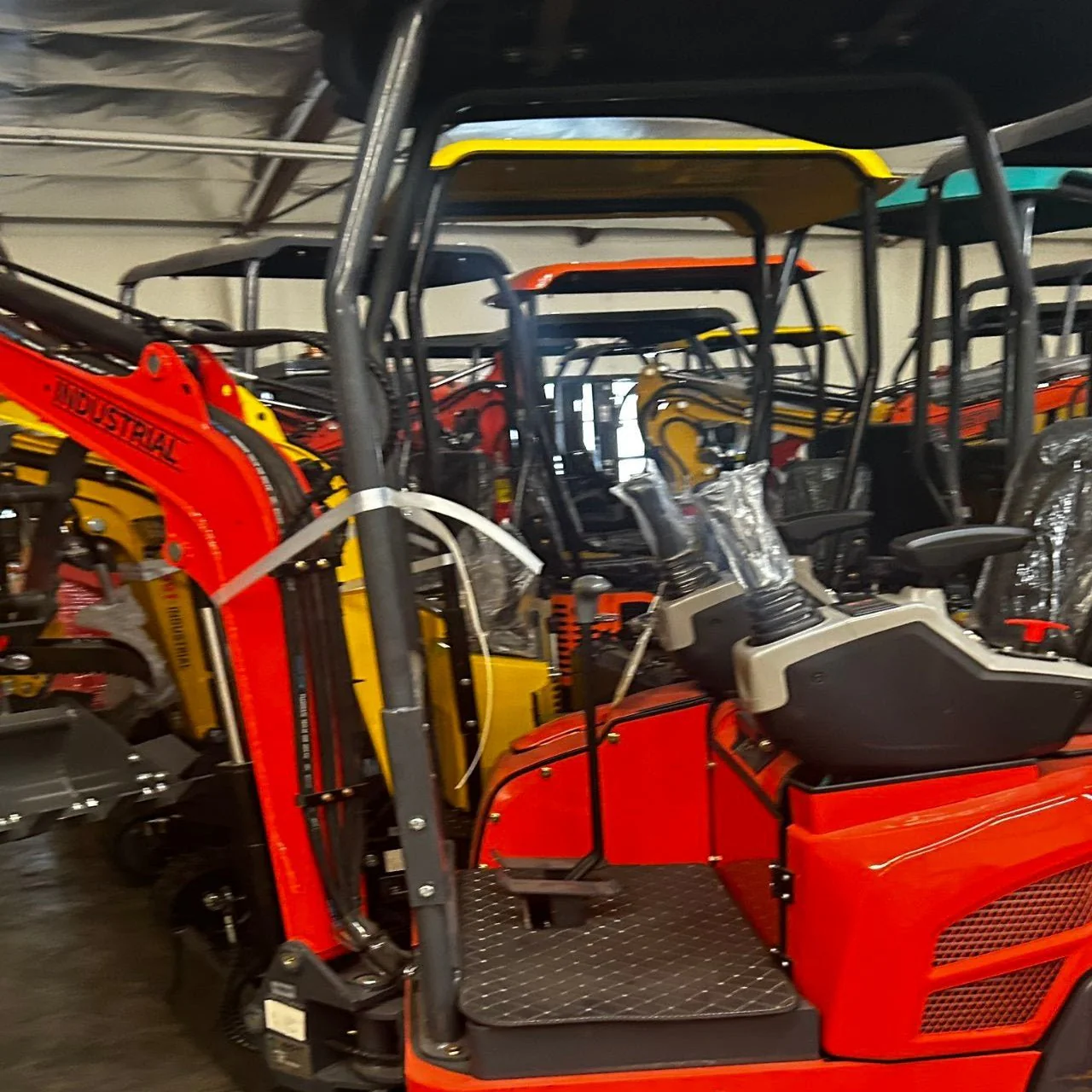 1.4 Ton, Kubota Engine Mini Excavator w/ Side Swing Boom, & Hydraulic Thumb | AGT-QK18K-C - Image 10