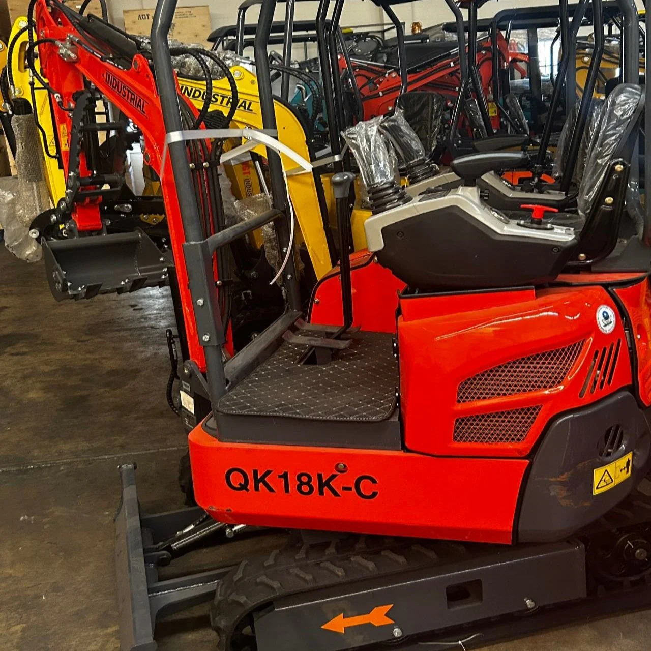 1.4 Ton, Kubota Engine Mini Excavator w/ Side Swing Boom, & Hydraulic Thumb | AGT-QK18K-C - Image 3