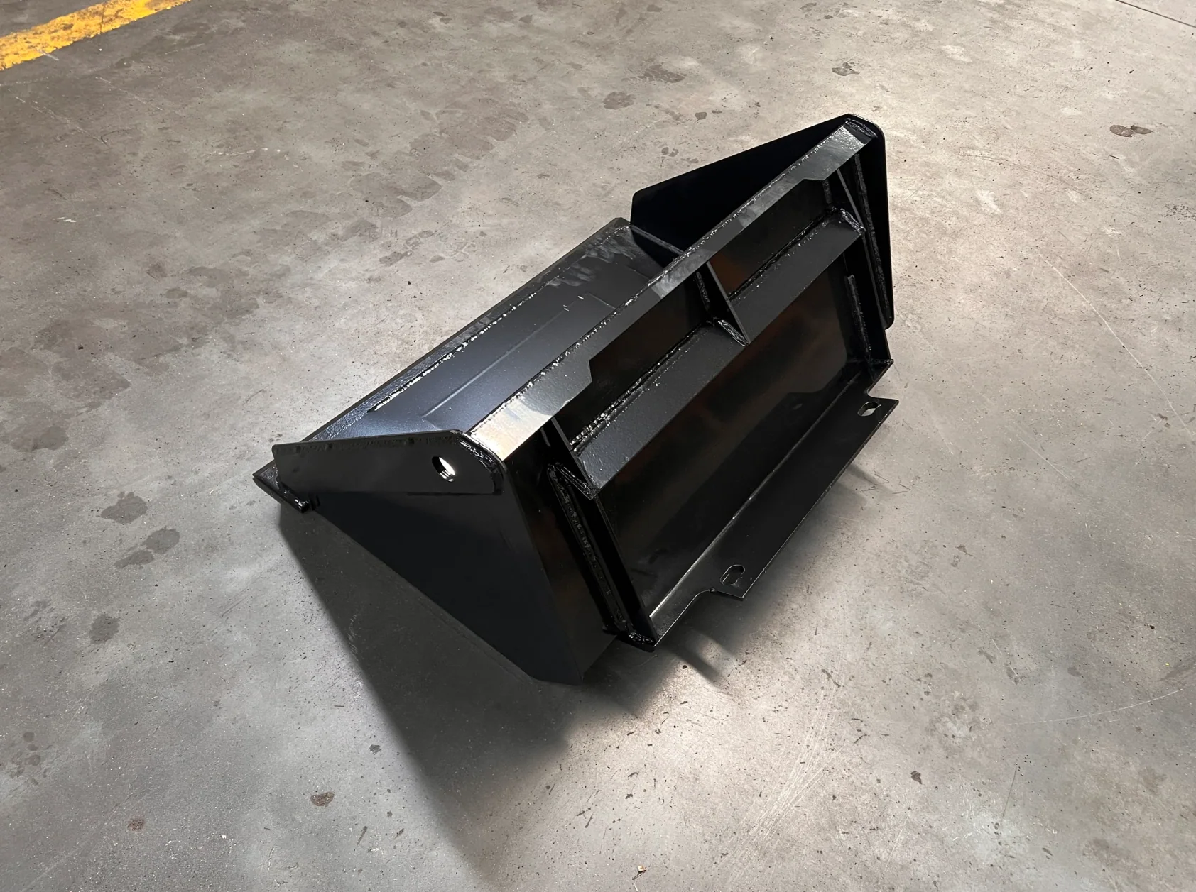 Standard Duty Skid Steer Bucket | AGT-M-BK45 - Image 3